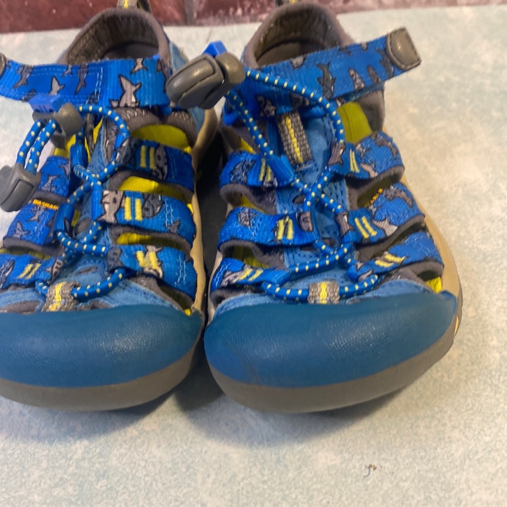 Kids Keen sandals SZ 12 T